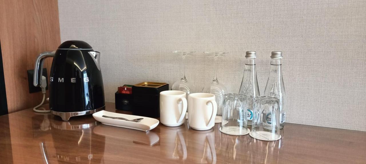 Green Mountain 5* Hotel Karpacz Luaran gambar Bottled water in a hotel room