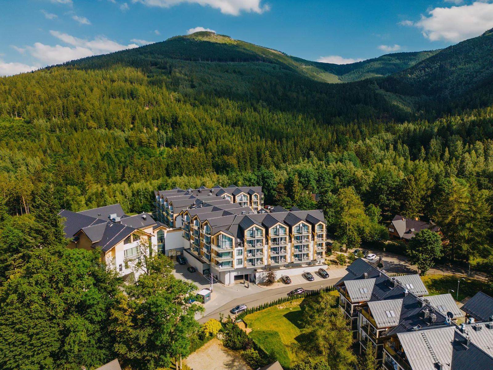 Green Mountain 5* Hotel Karpacz Luaran gambar Aerial view of the resort