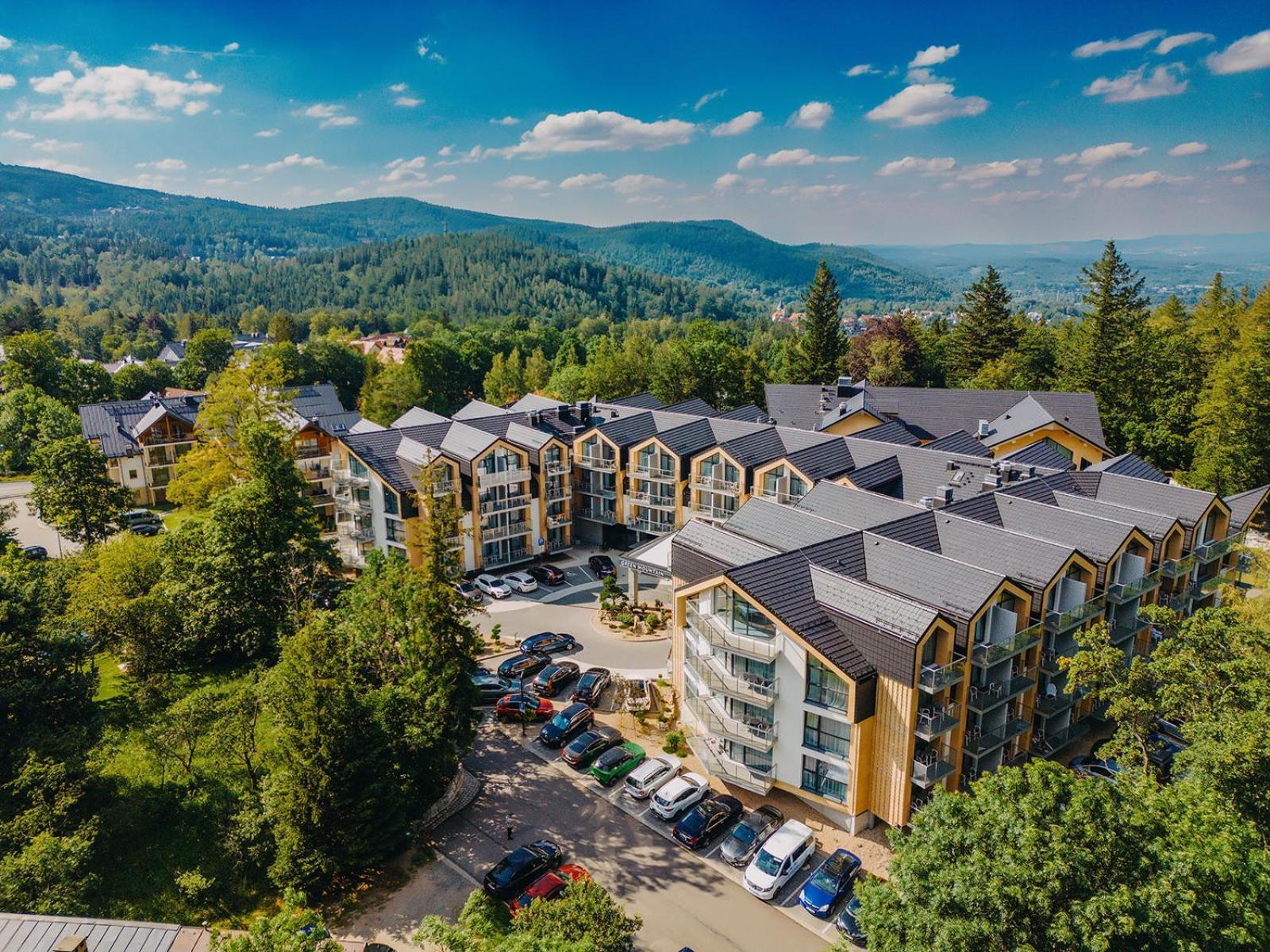 Green Mountain 5* Hotel Karpacz Luaran gambar Aerial view of the hotel
