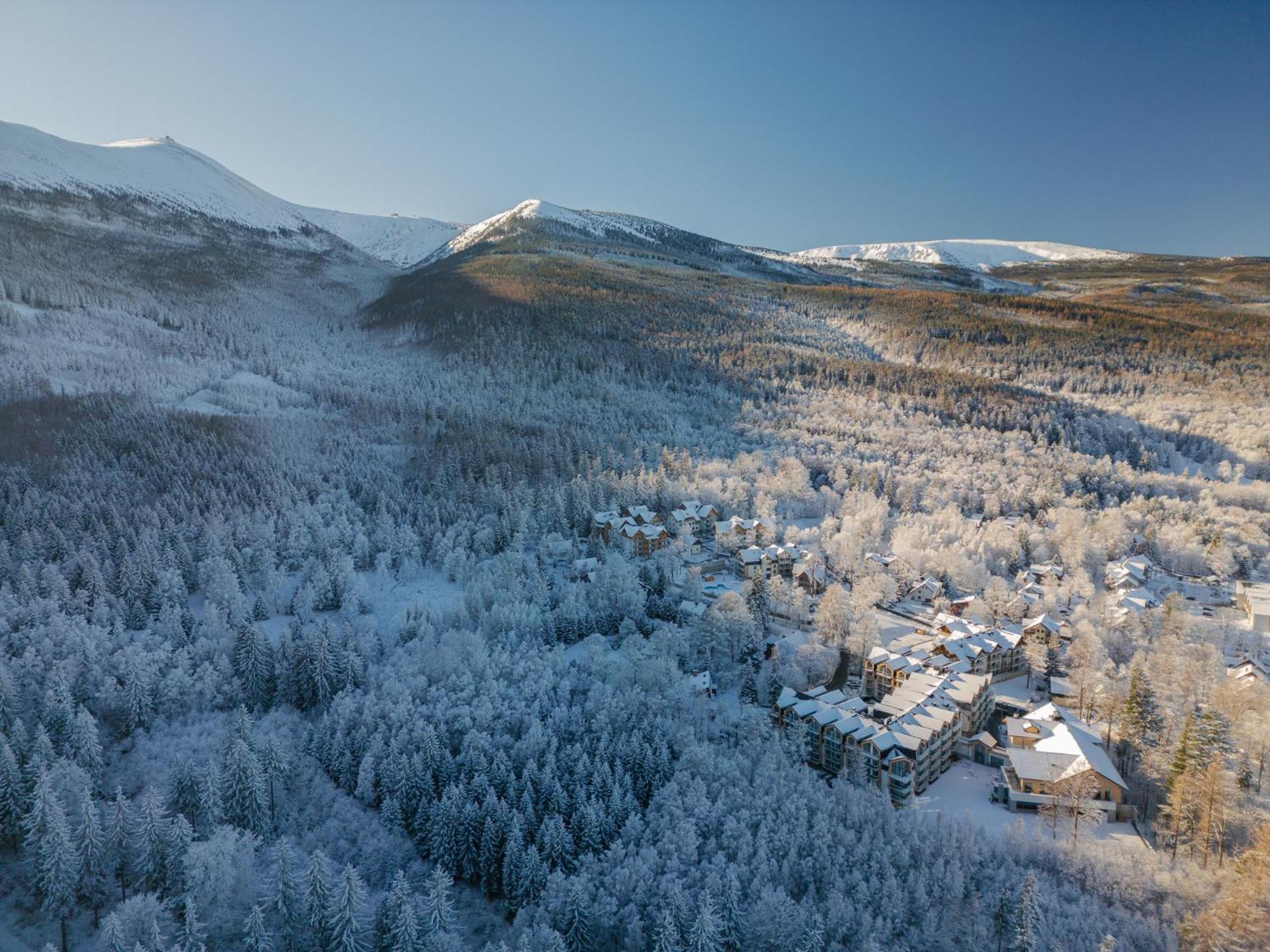 Green Mountain 5* Hotel Karpacz Luaran gambar Aerial view of the village