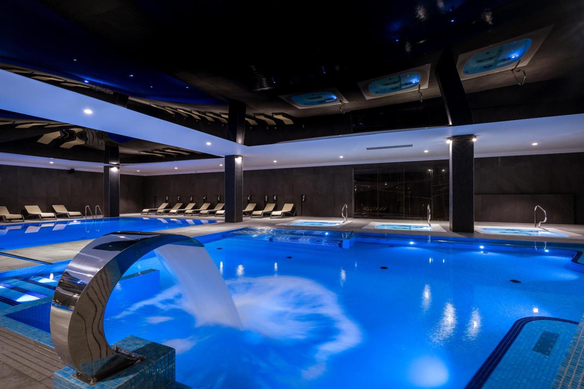 Green Mountain 5* Hotel Karpacz Luaran gambar The swimming pool at the hotel