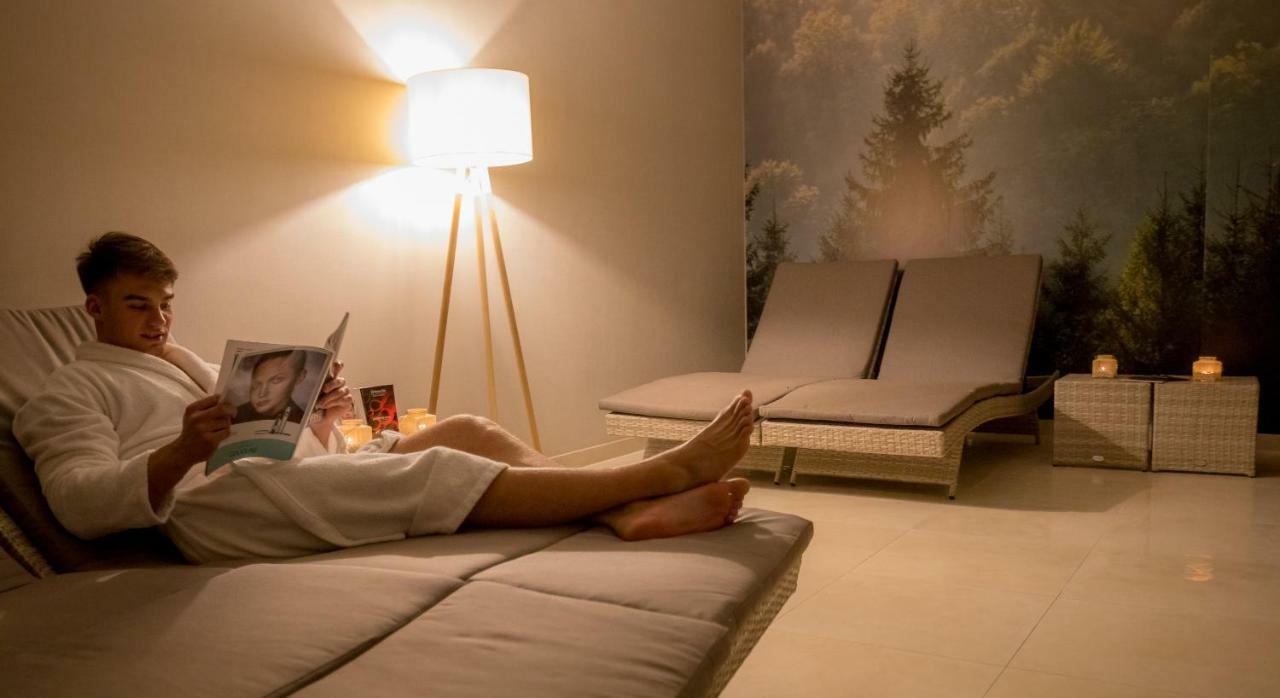 Green Mountain 5* Hotel Karpacz Luaran gambar A woman relaxing in a spa